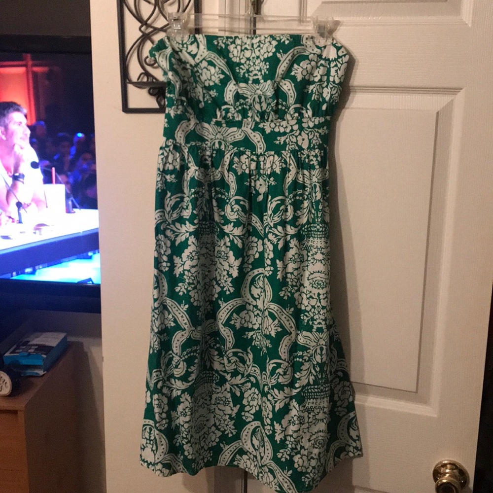 Super cute strapless summer dress!